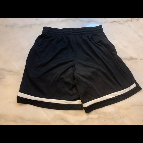 Nike Dri-Fit Shorts (boys large) - Picture 2 of 3